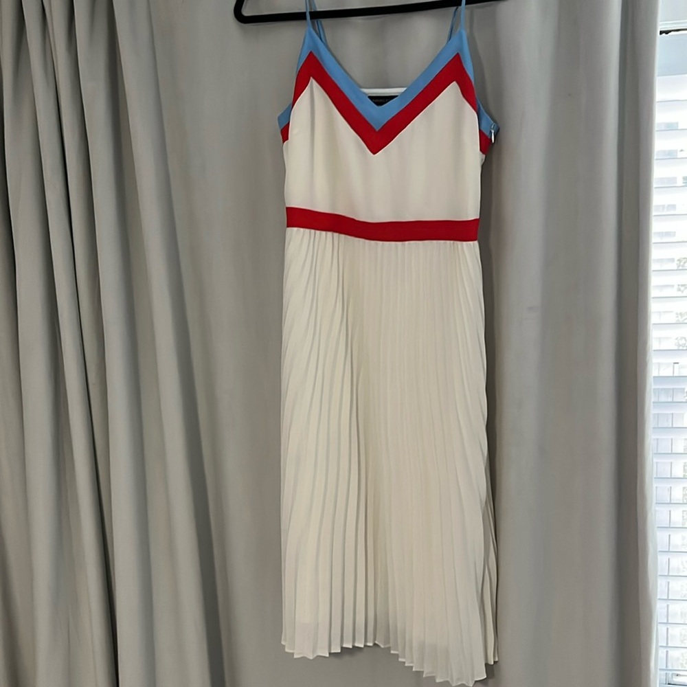 Banana Republic white pleated dress size 6